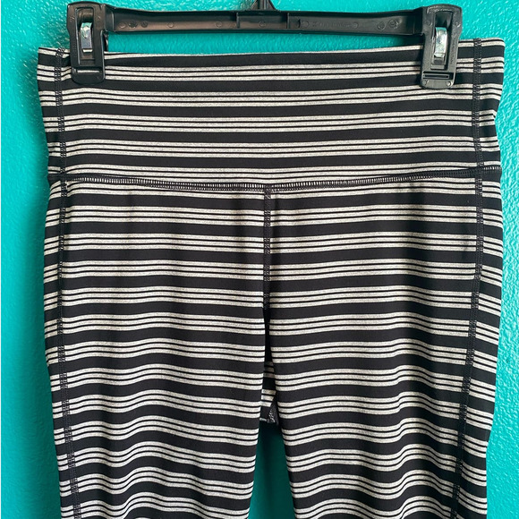 Athleta Gray & Black Stripe Capri Leggings Women's Medium - Picture 2 of 7